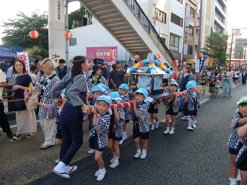 大きな声で　ワッショイ